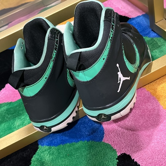 Gently used air Jordan for men size 8 bought it from Nike New York in 2014 - Picture 6 of 7